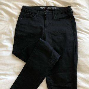 Black high rise skinnies!
